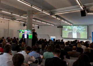Jochen Flasbarth, Staatssekretär im BMU, eröffnete die Veranstaltung über eine Videobotschaft